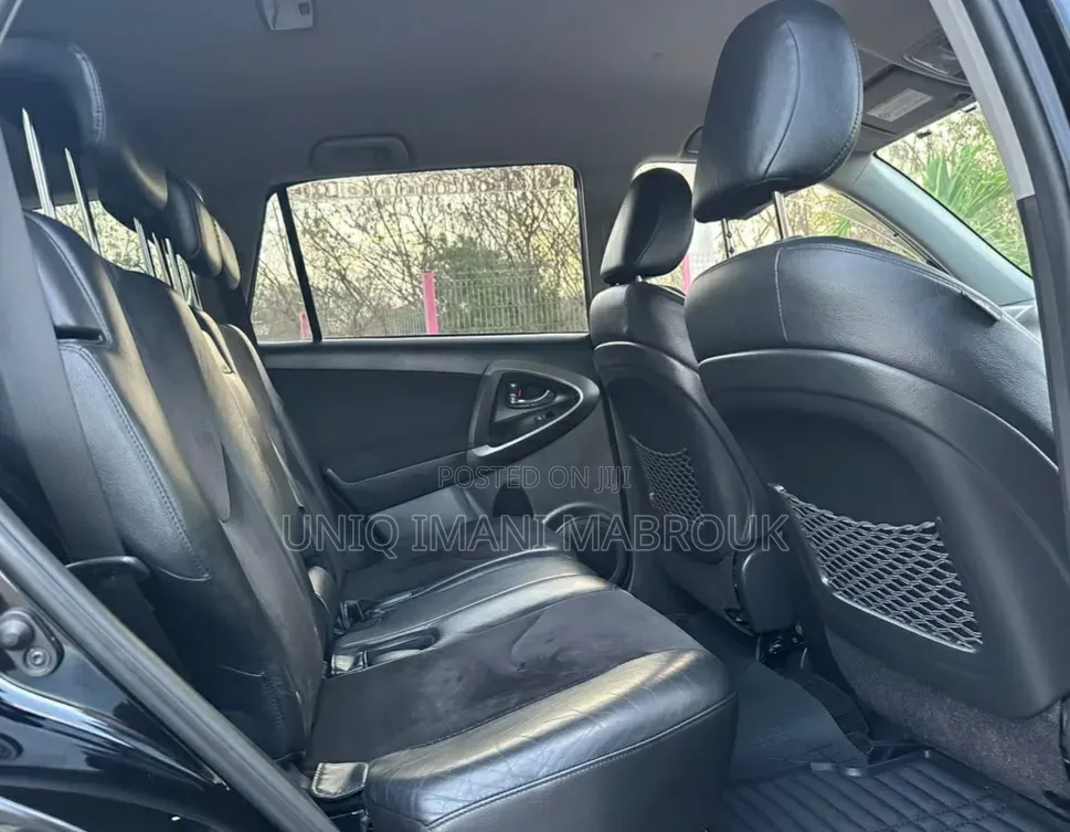 Toyota Vanguard 2011 Black