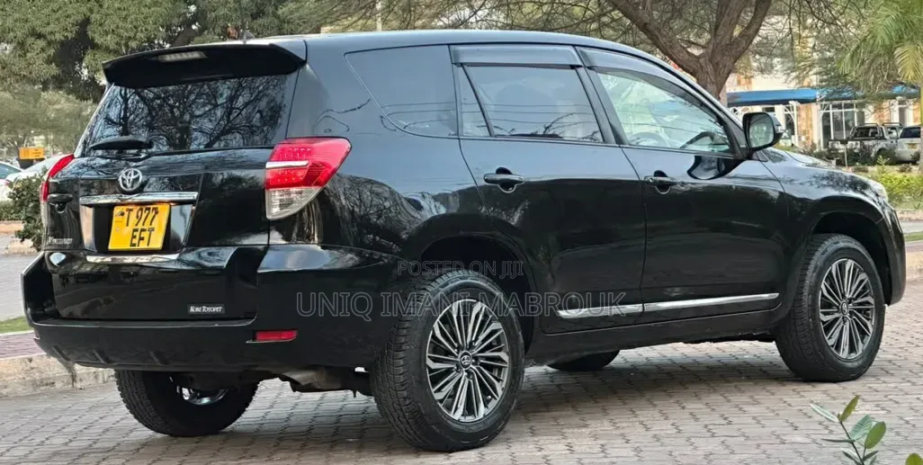 Toyota Vanguard 2011 Black