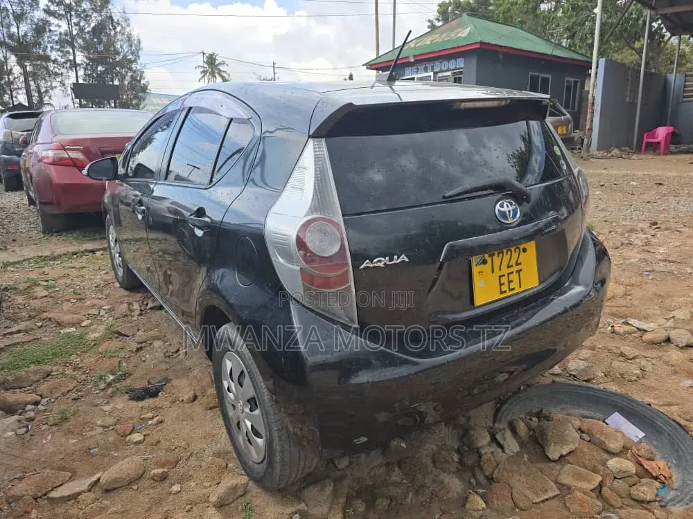 Toyota Aqua 2016 Black