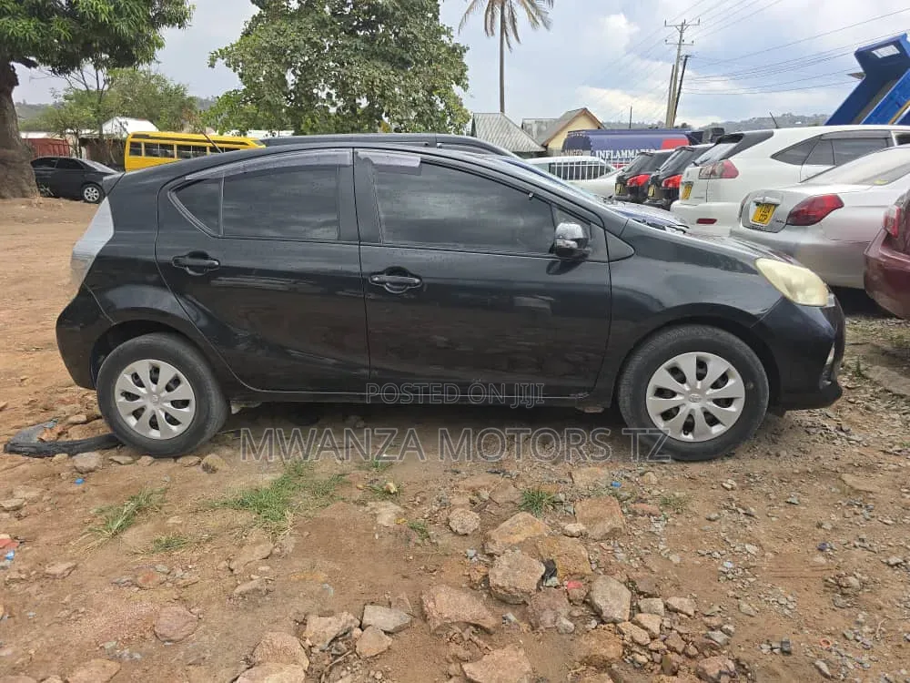 Toyota Aqua 2016 Black