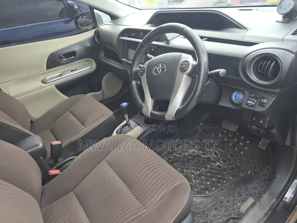 Toyota Aqua 2016 Black