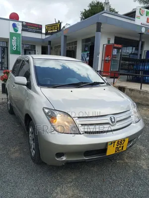 Toyota IST 2004 Silver