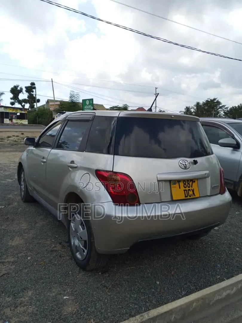 Toyota IST 2004 Silver