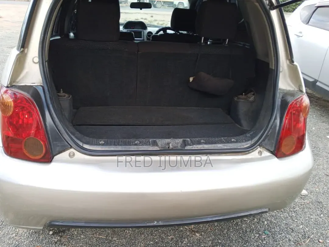 Toyota IST 2004 Silver