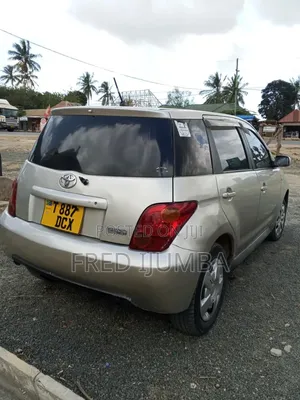 Toyota IST 2004 Silver