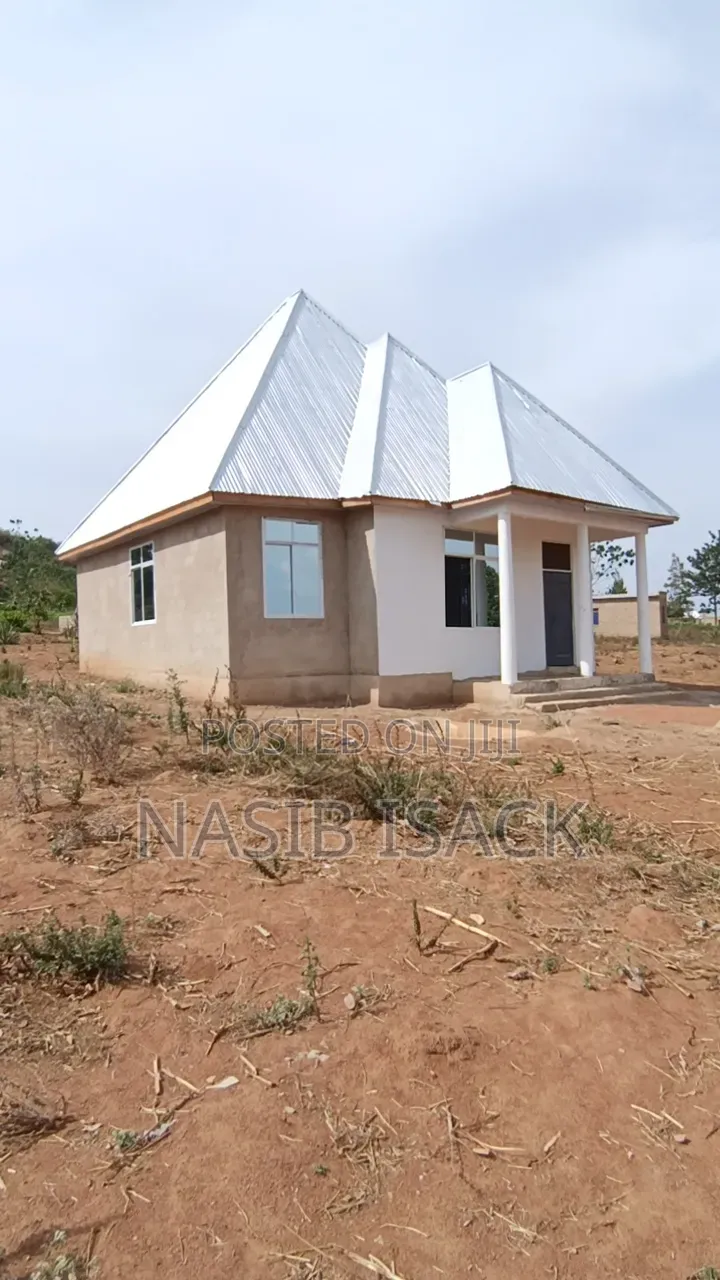 Furnished 4bdrm House in Kishiri for sale