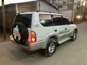Toyota Land Cruiser Prado 2001