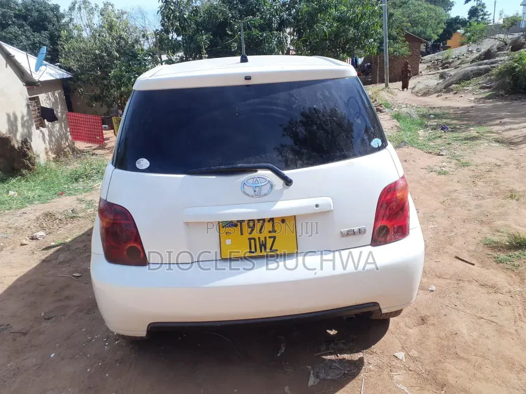 Toyota IST 2004 White
