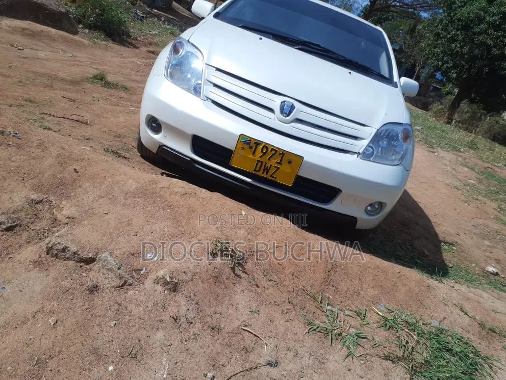 Toyota IST 2004 White