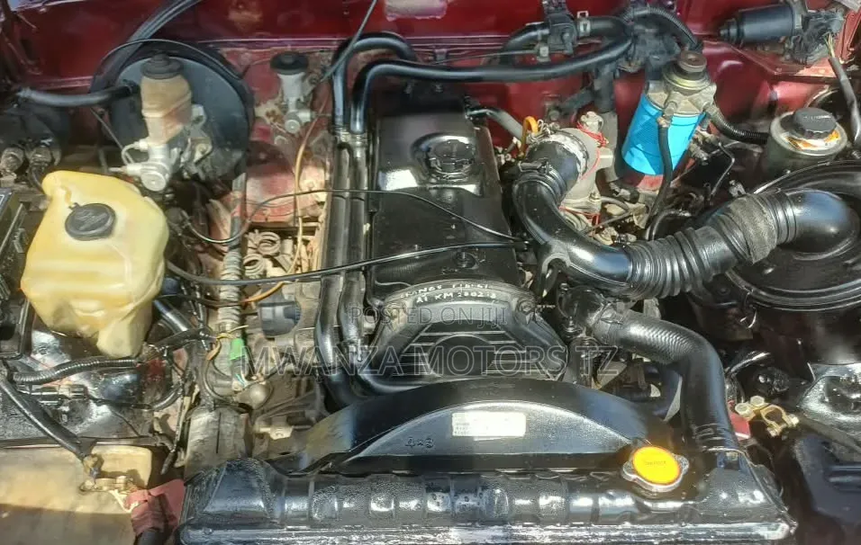 Toyota Hilux 1999 Maroon