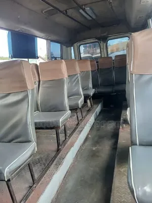 Nissan Civilian 2005