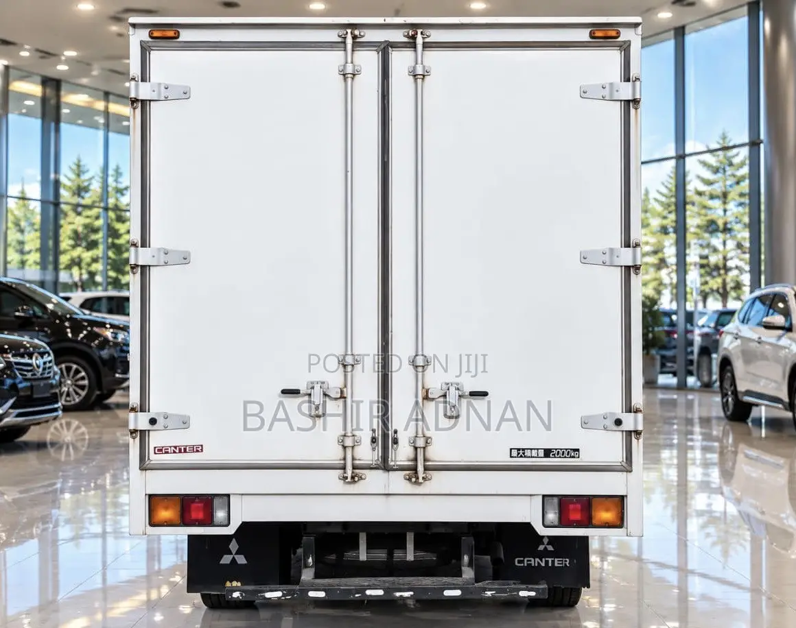 Mitsubishi Canter Refrigerator Tani 3(tonnes) Unregistered(mpya).
