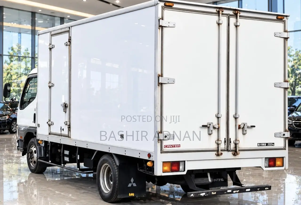 Mitsubishi Canter Refrigerator Tani 3(tonnes) Unregistered(mpya).