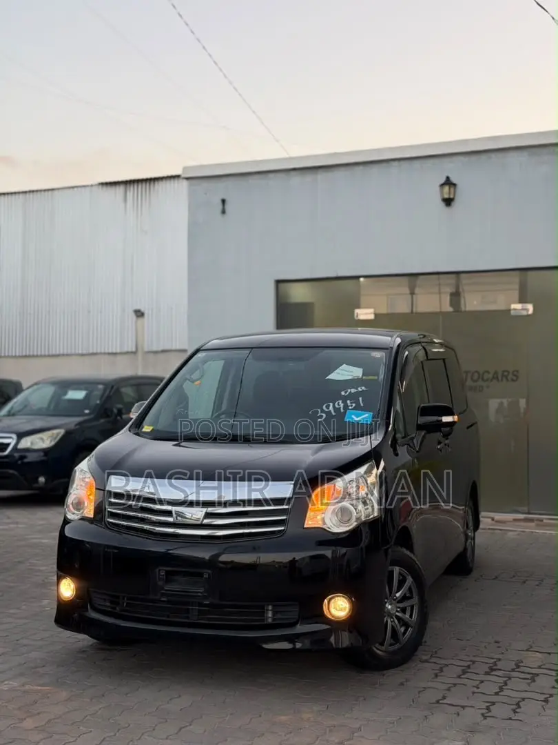 Toyota Noah 2010 Black