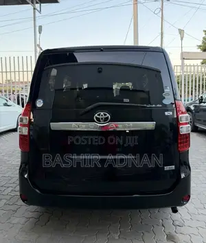 Toyota Noah 2010 Black