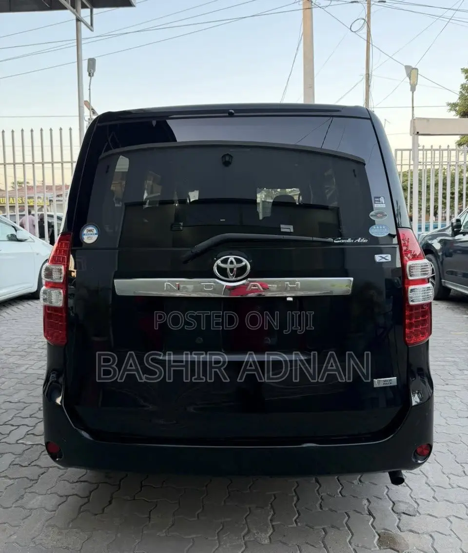 Toyota Noah 2010 Black