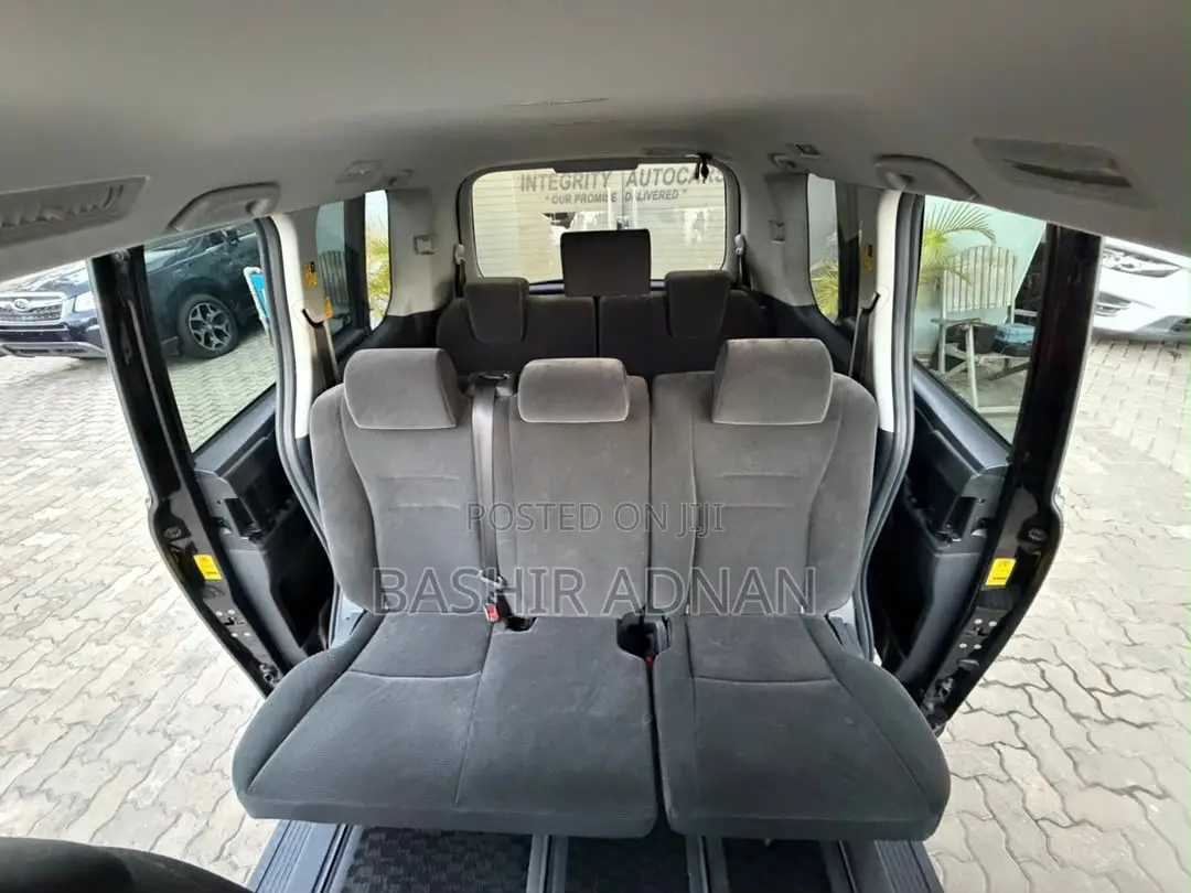Toyota Noah 2010 Black