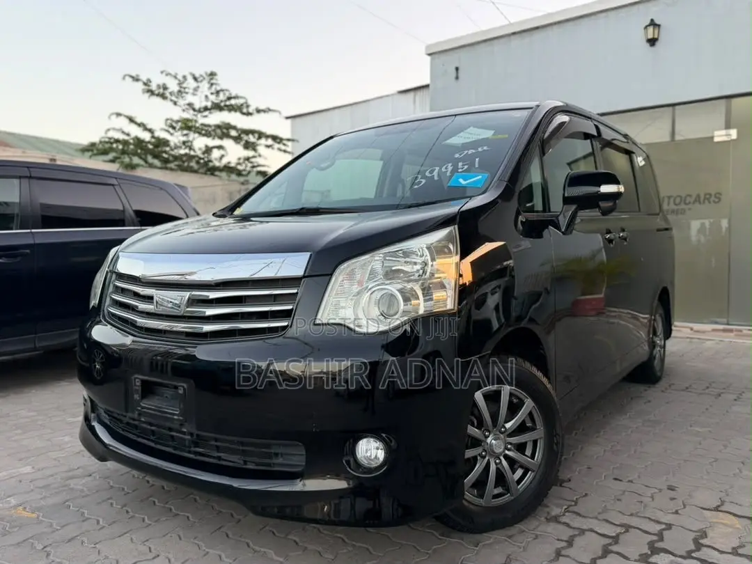 Toyota Noah 2010 Black