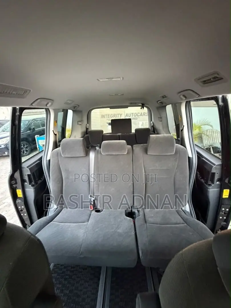 Toyota Noah 2010 Black