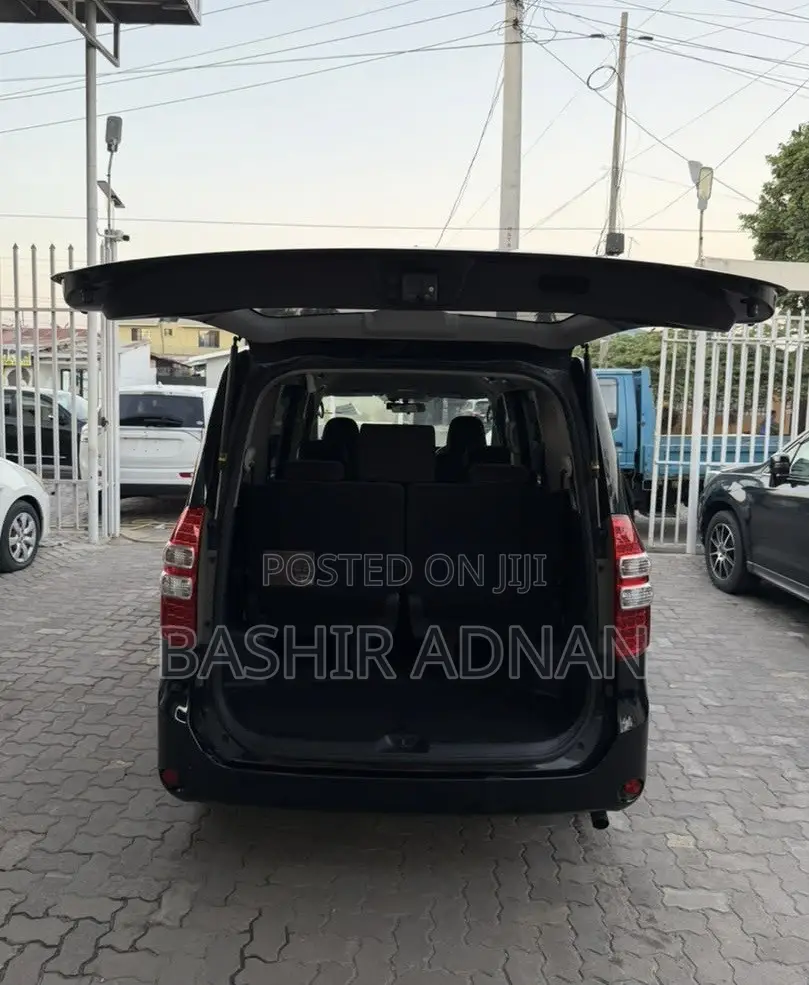 Toyota Noah 2010 Black