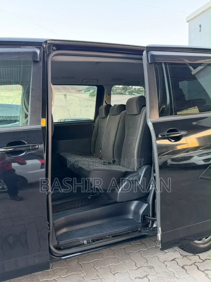 Toyota Noah 2010 Black