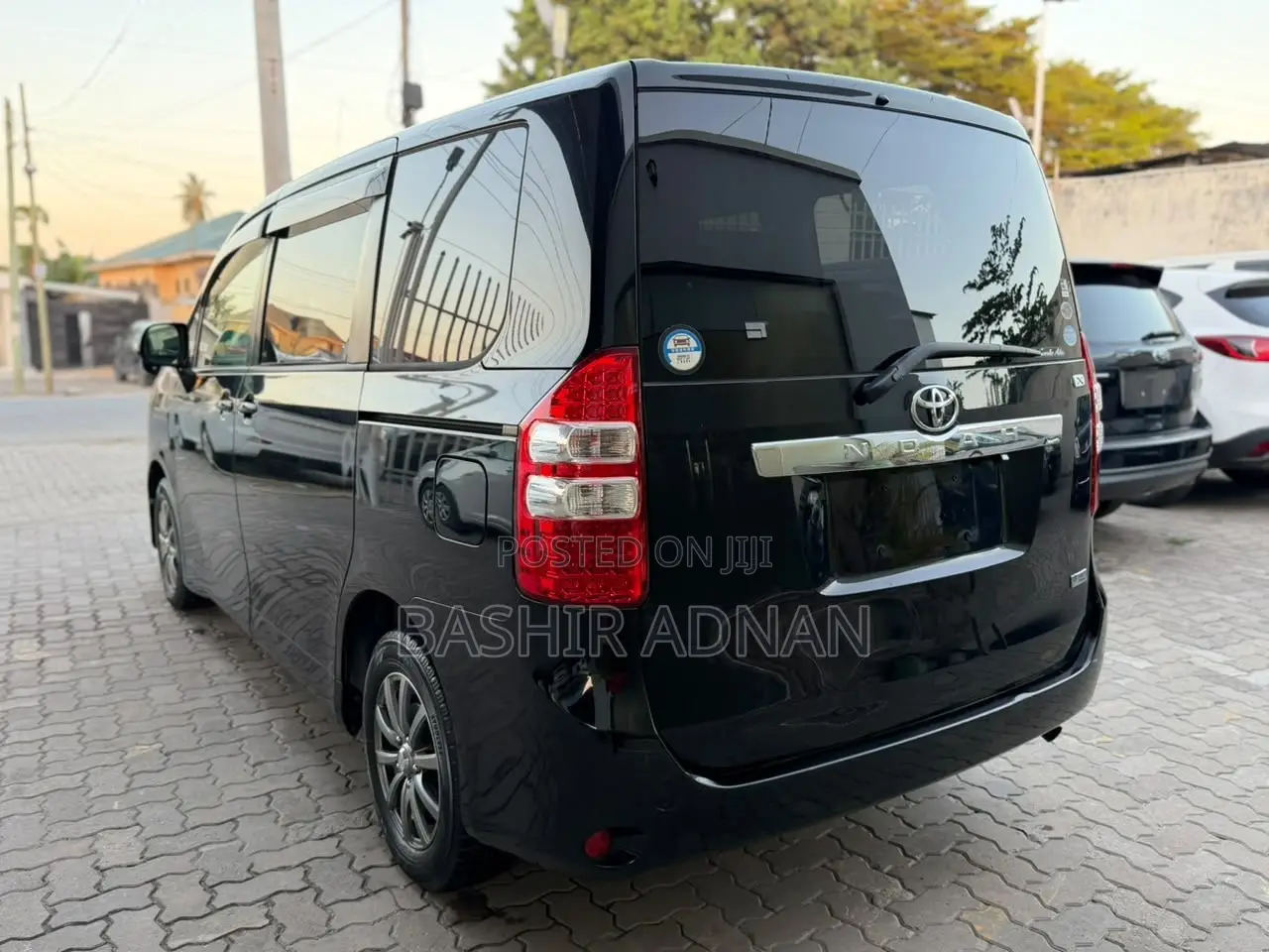 Toyota Noah 2010 Black