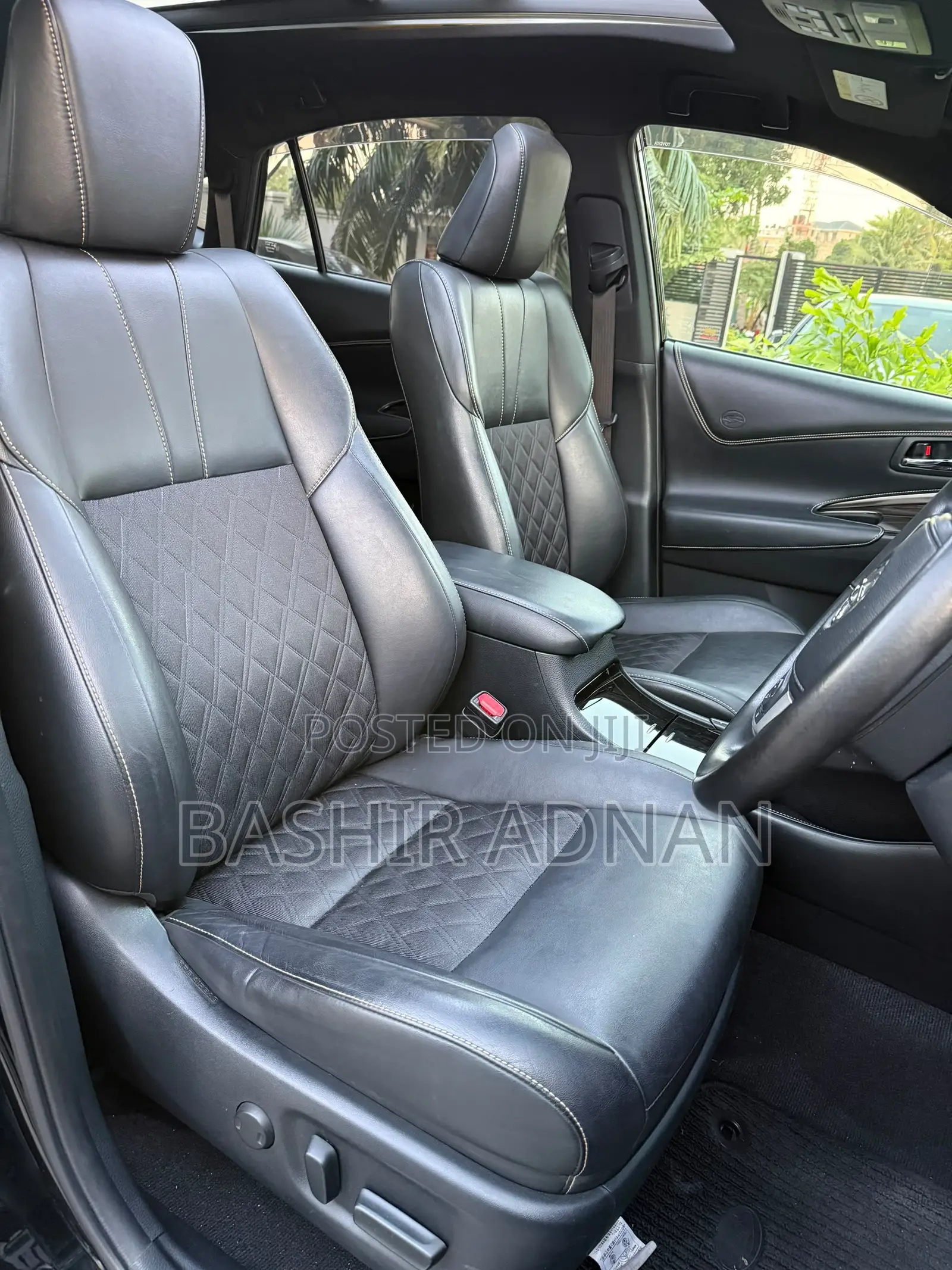 Toyota Harrier 2.0 2017 Black