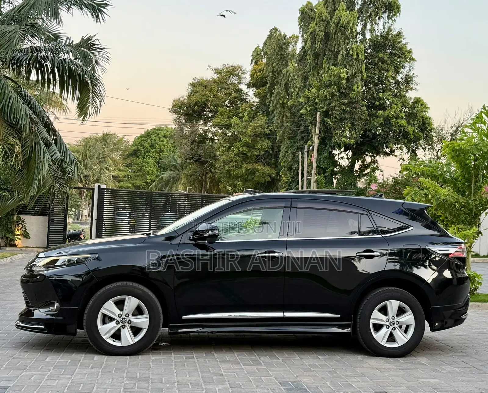 Toyota Harrier 2.0 2017 Black