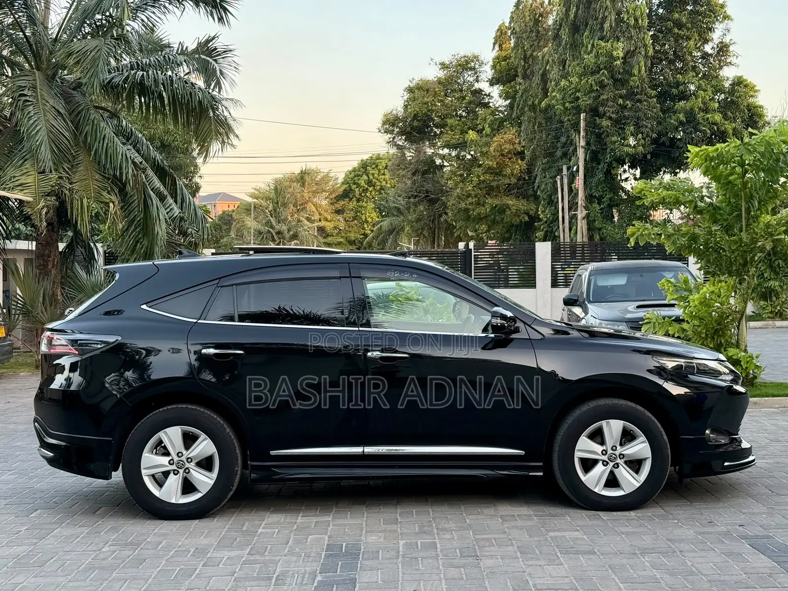 Toyota Harrier 2.0 2017 Black