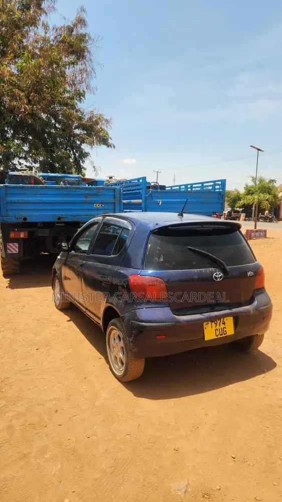 Toyota Vitz 2004 Blue