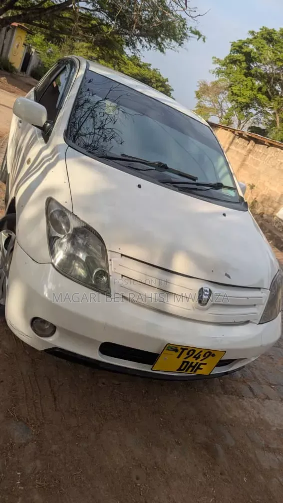 Toyota IST 2004 White