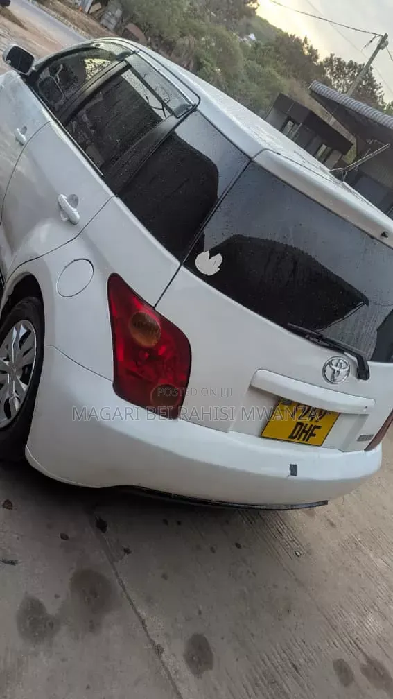 Toyota IST 2004 White
