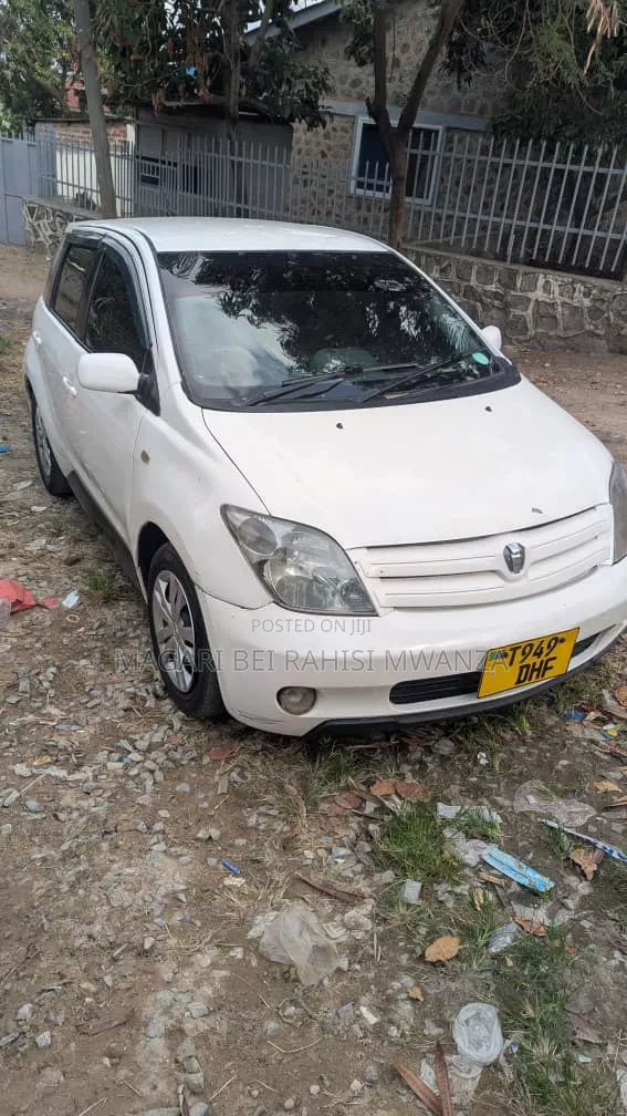 Toyota IST 2004 White