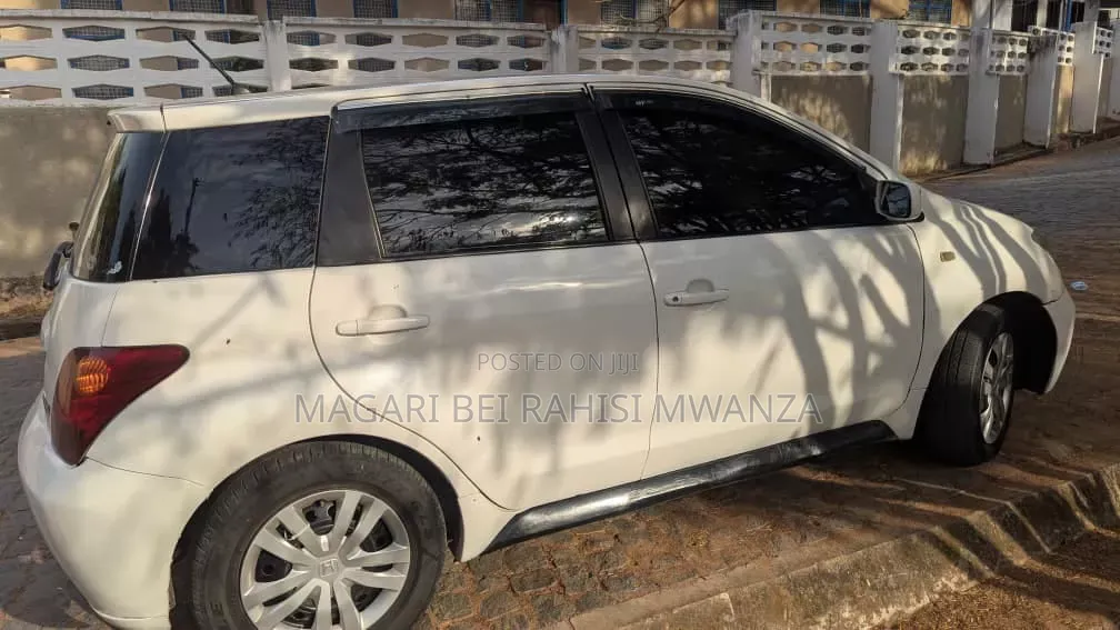 Toyota IST 2004 White