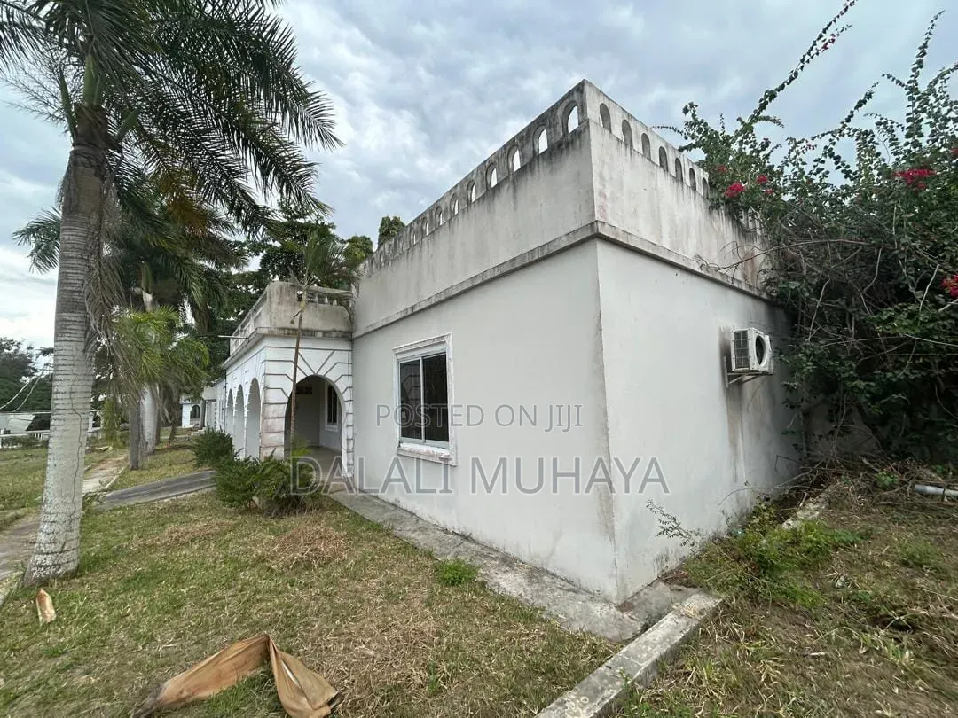 15bdrm Mansion in Darasani Street, Saadani for sale