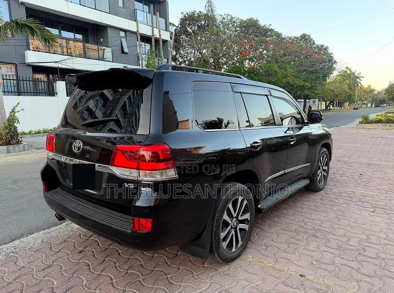 Toyota Land Cruiser 4.6 V8 ZX 2017 Black
