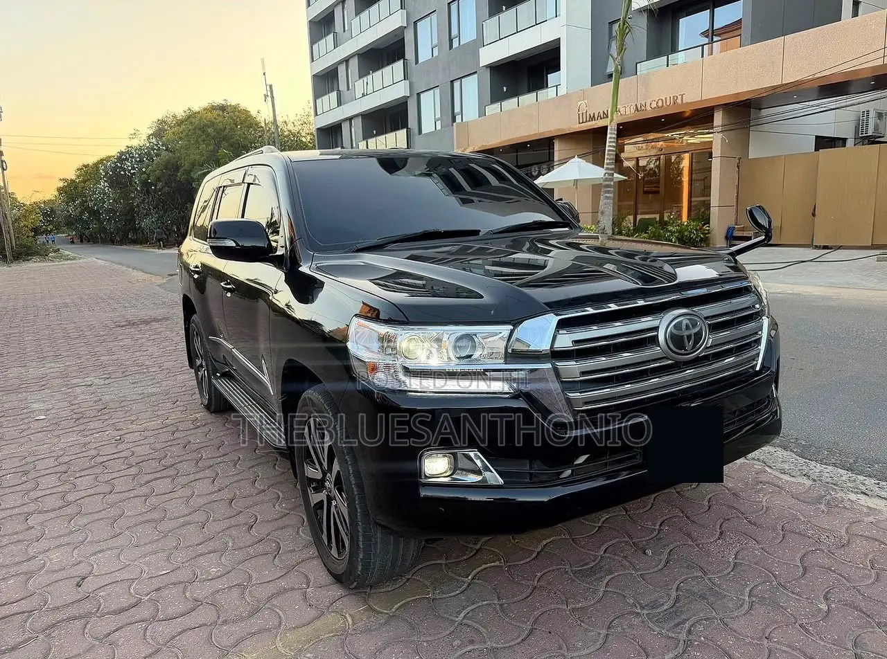 Toyota Land Cruiser 4.6 V8 ZX 2017 Black