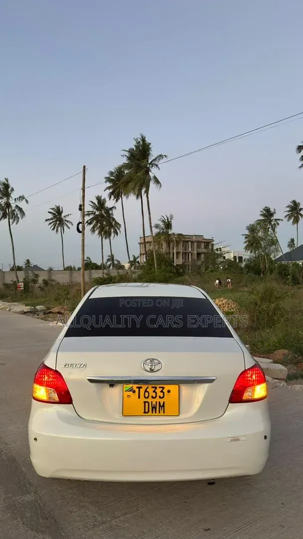 Toyota Belta 2006