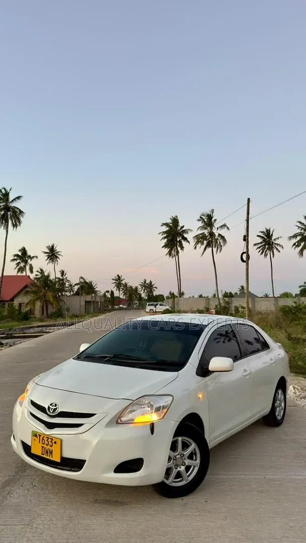 Toyota Belta 2006