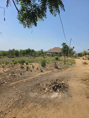 Kiwanja Kinauzwa Madale Mbopo