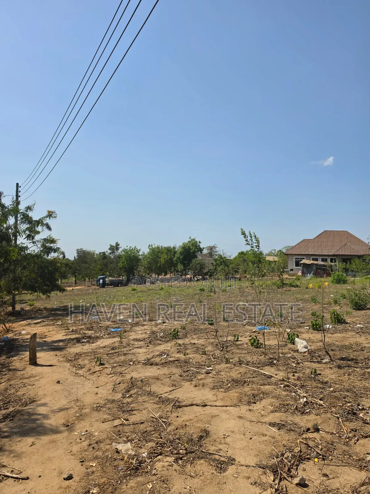 Kiwanja Kinauzwa Madale Mbopo