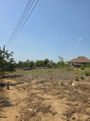 Kiwanja Kinauzwa Madale Mbopo