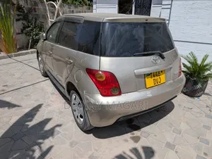 Toyota IST 2005 Gold