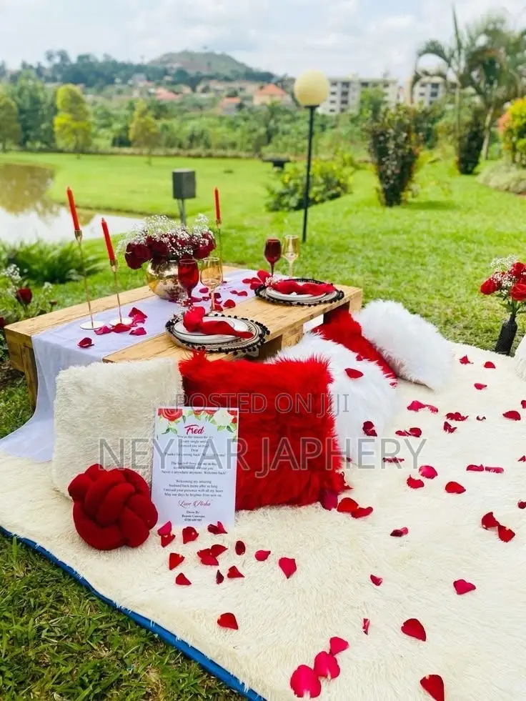 Event Decoration Supplies– Balloons, Flowers & Accessories