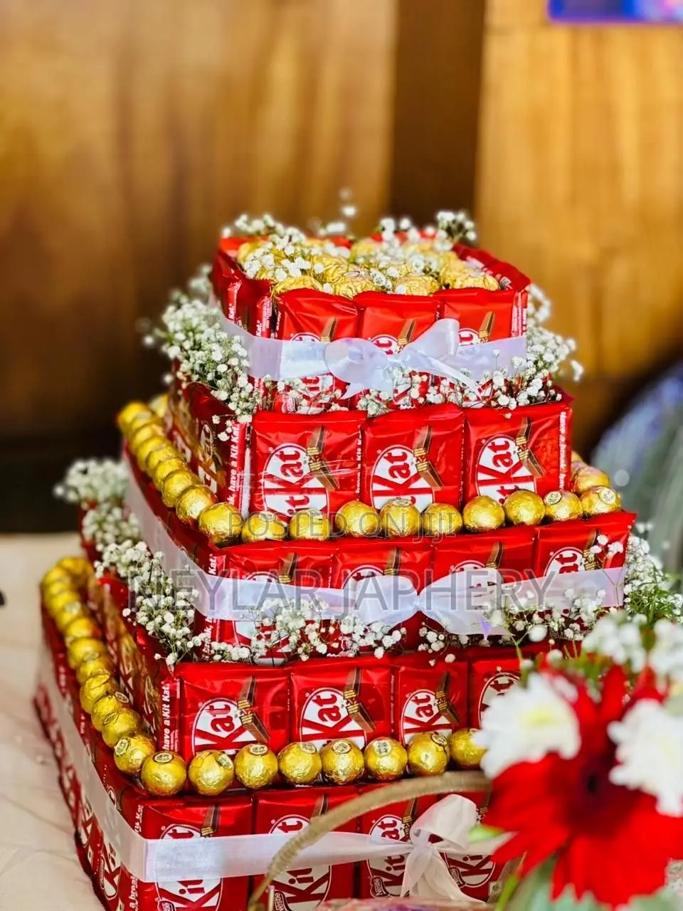 Event Decoration Supplies– Balloons, Flowers & Accessories
