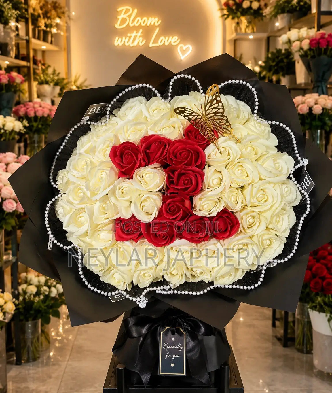 Event Decoration Supplies– Balloons, Flowers & Accessories