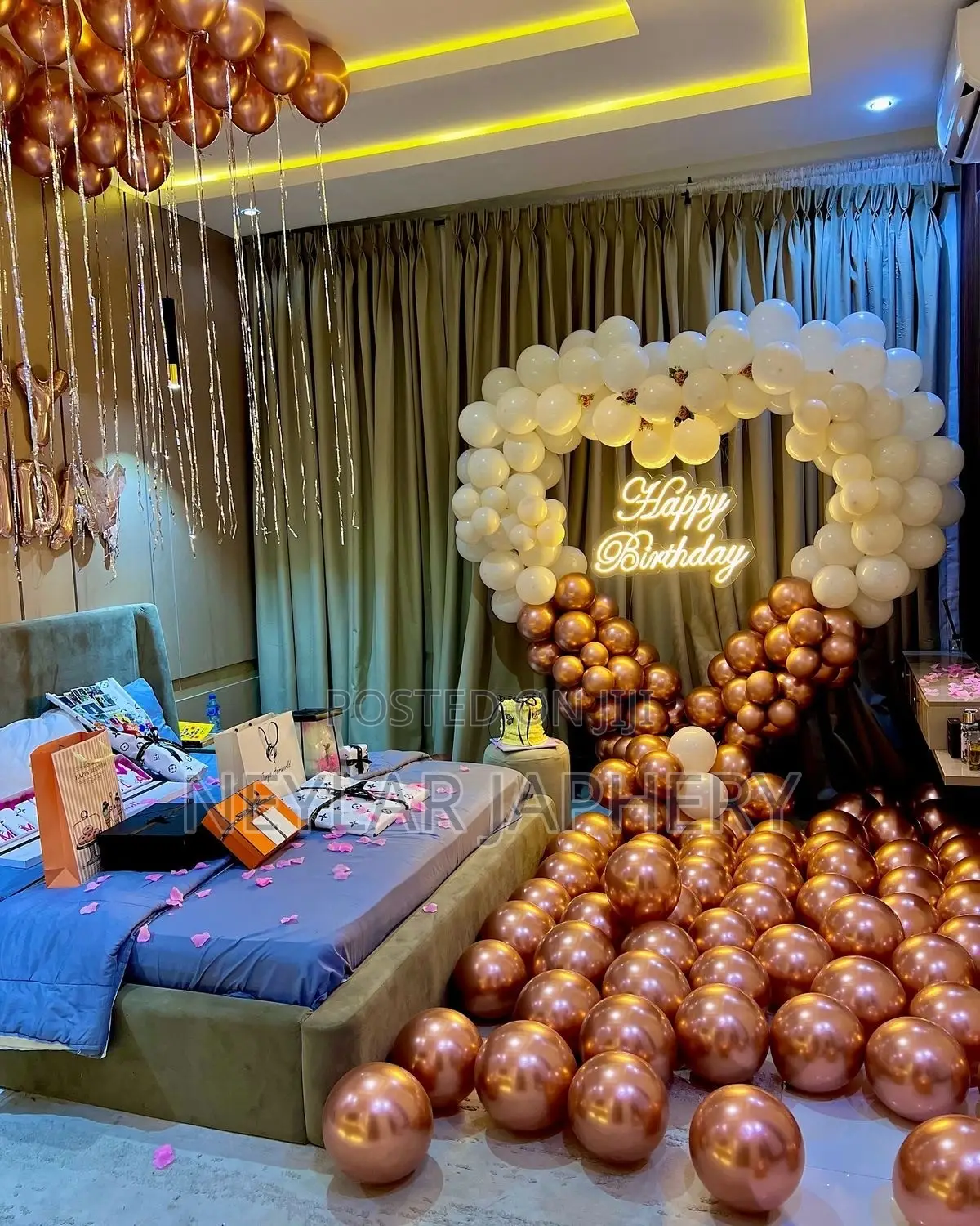Event Decoration Supplies– Balloons, Flowers & Accessories