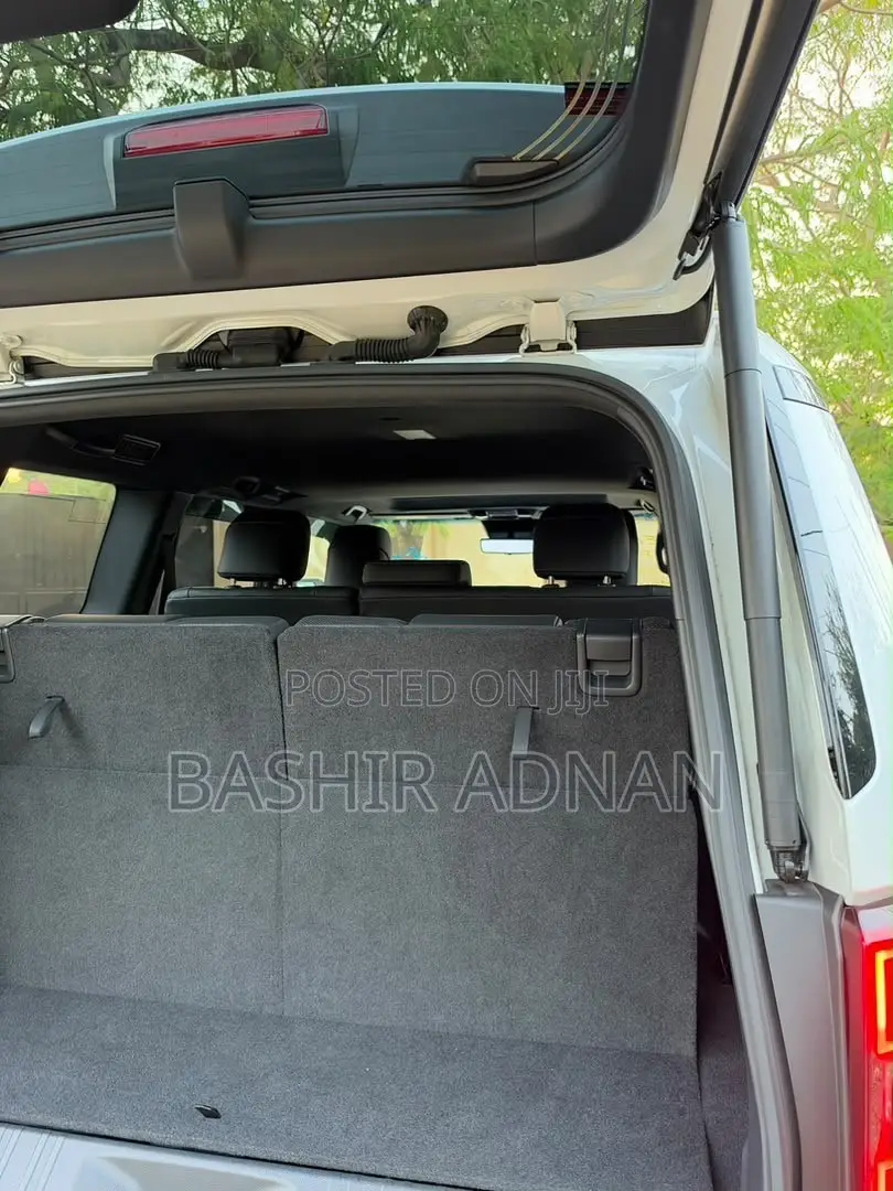Toyota Land Cruiser LC250 2025 White