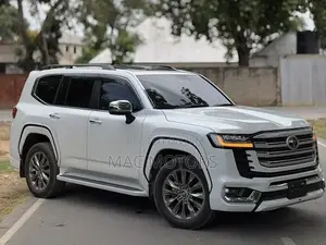 Toyota Land Cruiser 2024 White