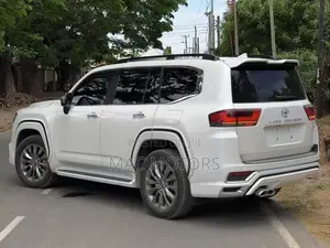 Toyota Land Cruiser 2024 White